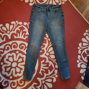 Size 6 mid rise limited jeans